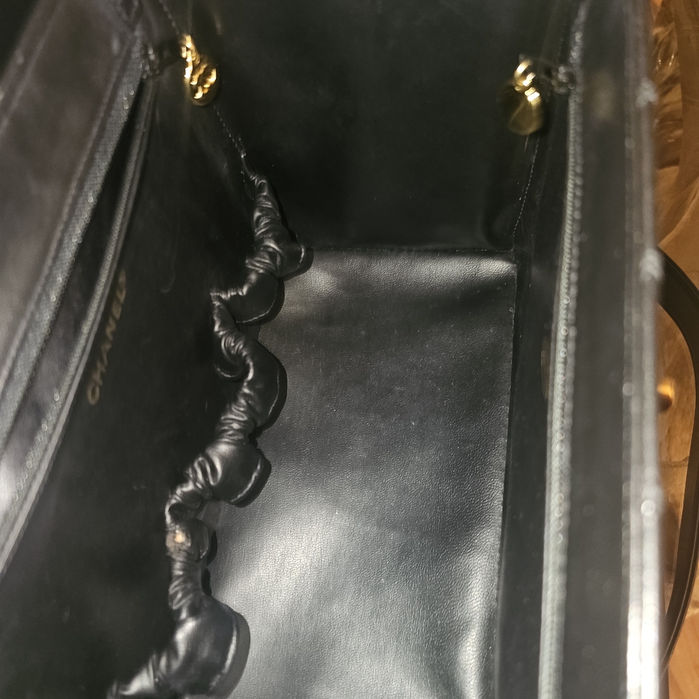 CHANEL Black Quilted Crossbody Bag with Gold Hardware - Picture 11 of 16